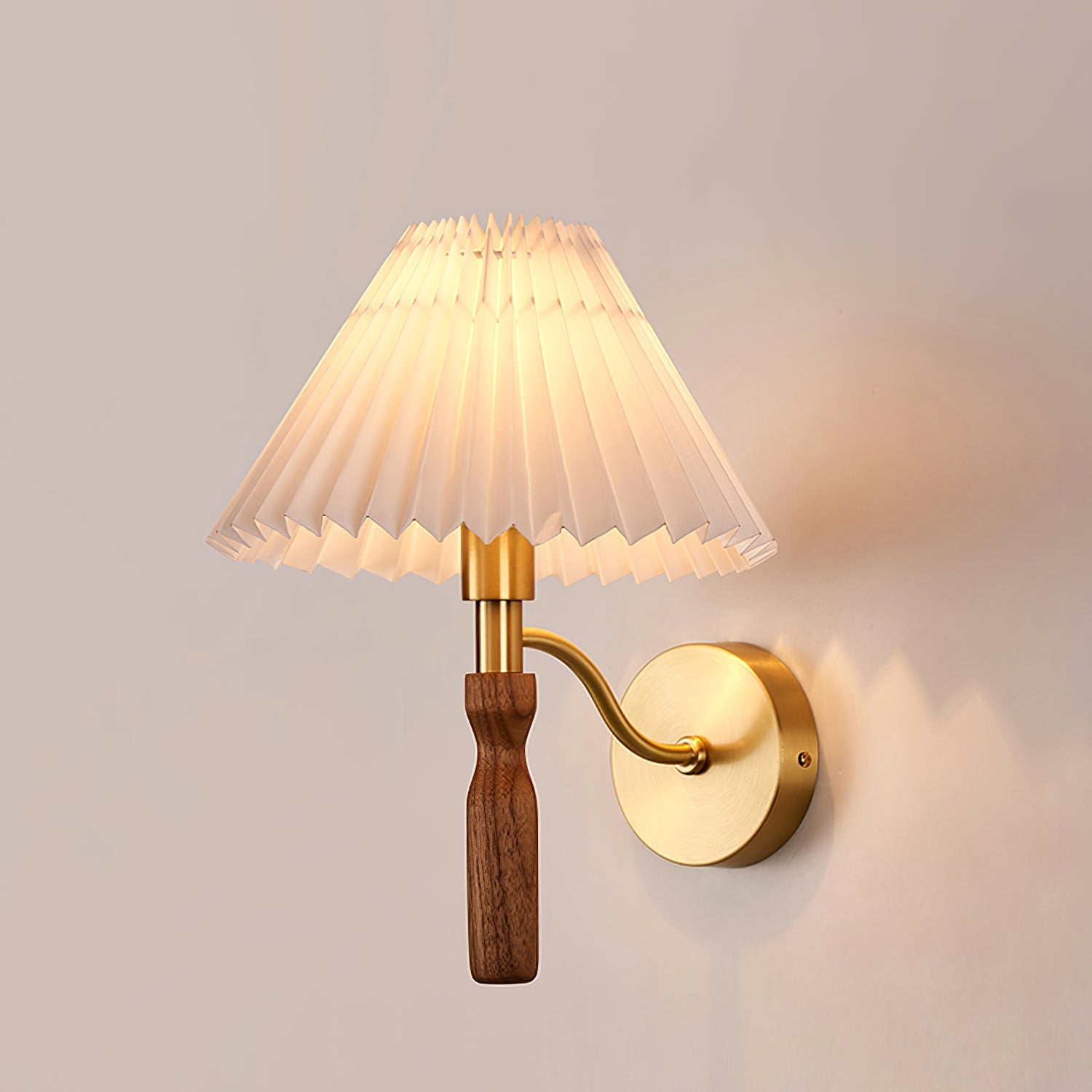 Lámpara de Pared de Madera Maison con Brazo de Latón y Pantalla Blanca – Aplique Pared Moderno para Interiores Elegantes 4