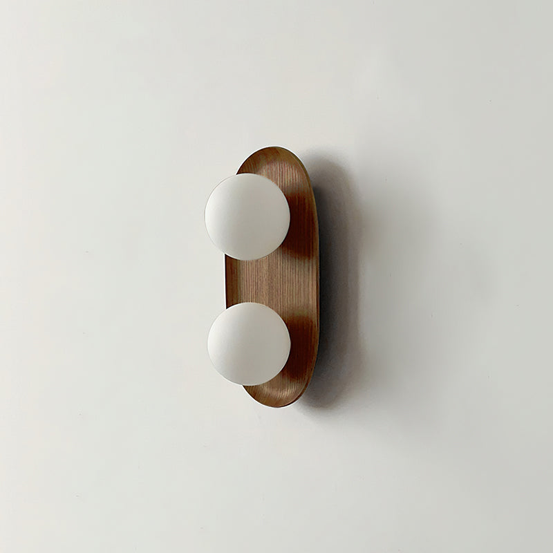 Lámpara de Pared de Madera Ovalada con Esferas de Vidrio Esmerilado – Estilo Retro 0