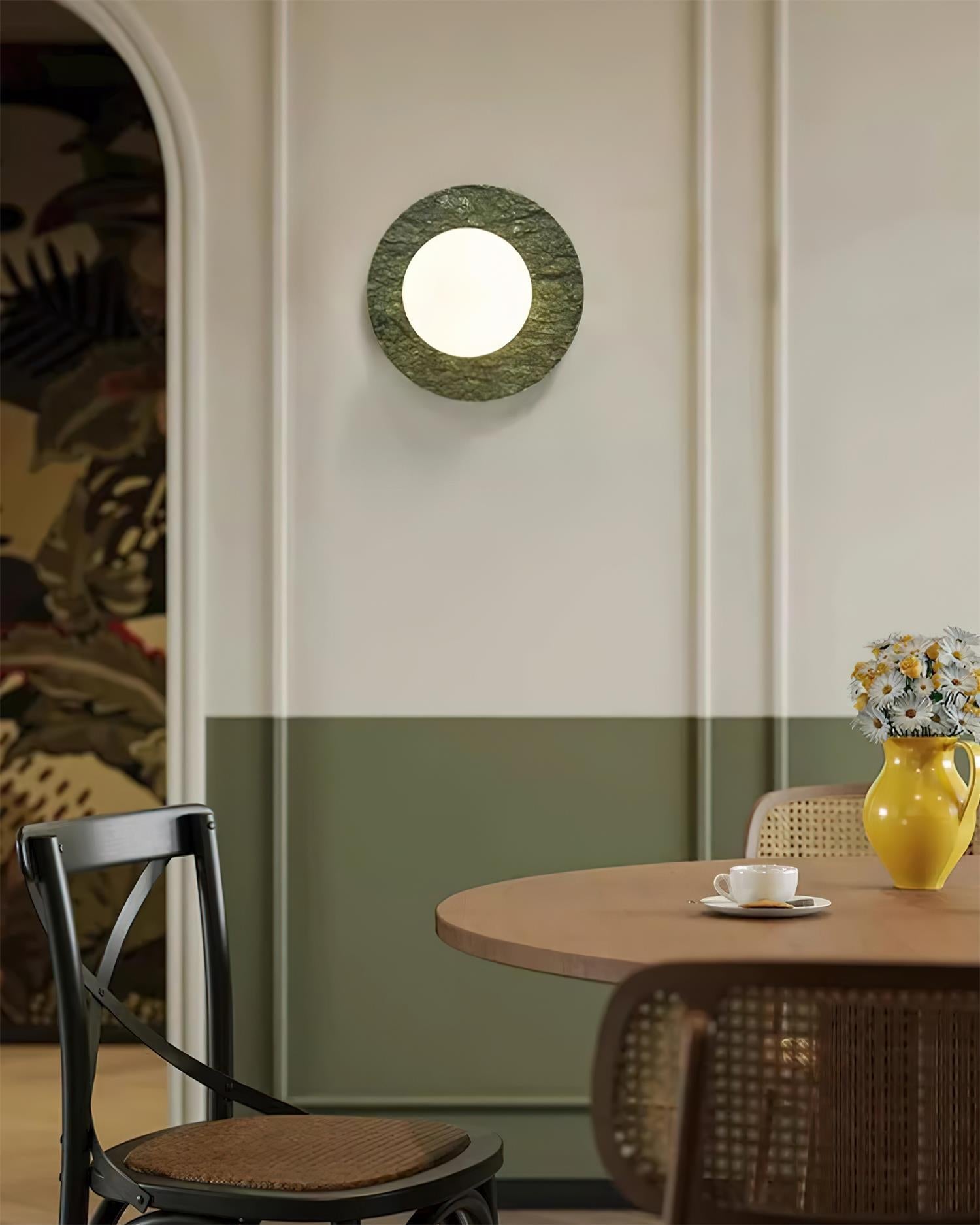 Lámpara de Pared de Mármol Verde con Esfera de Vidrio Opalino – Diseño Contemporáneo y Elegante 2