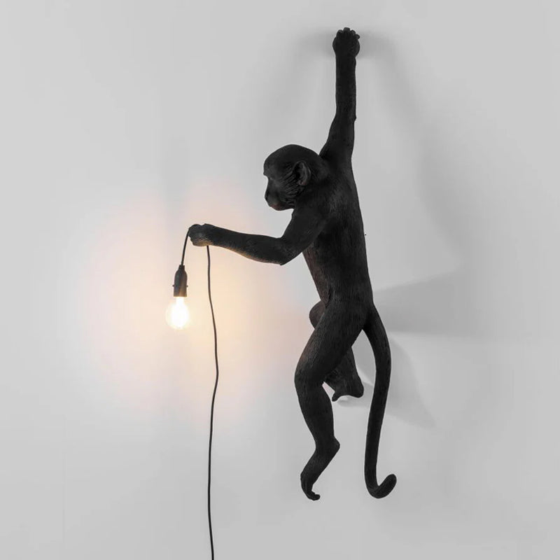 Lámpara de Pared de Mono en Resina y Metal – Estilo Clásico, Color Negro, Dorado y Blanco 13