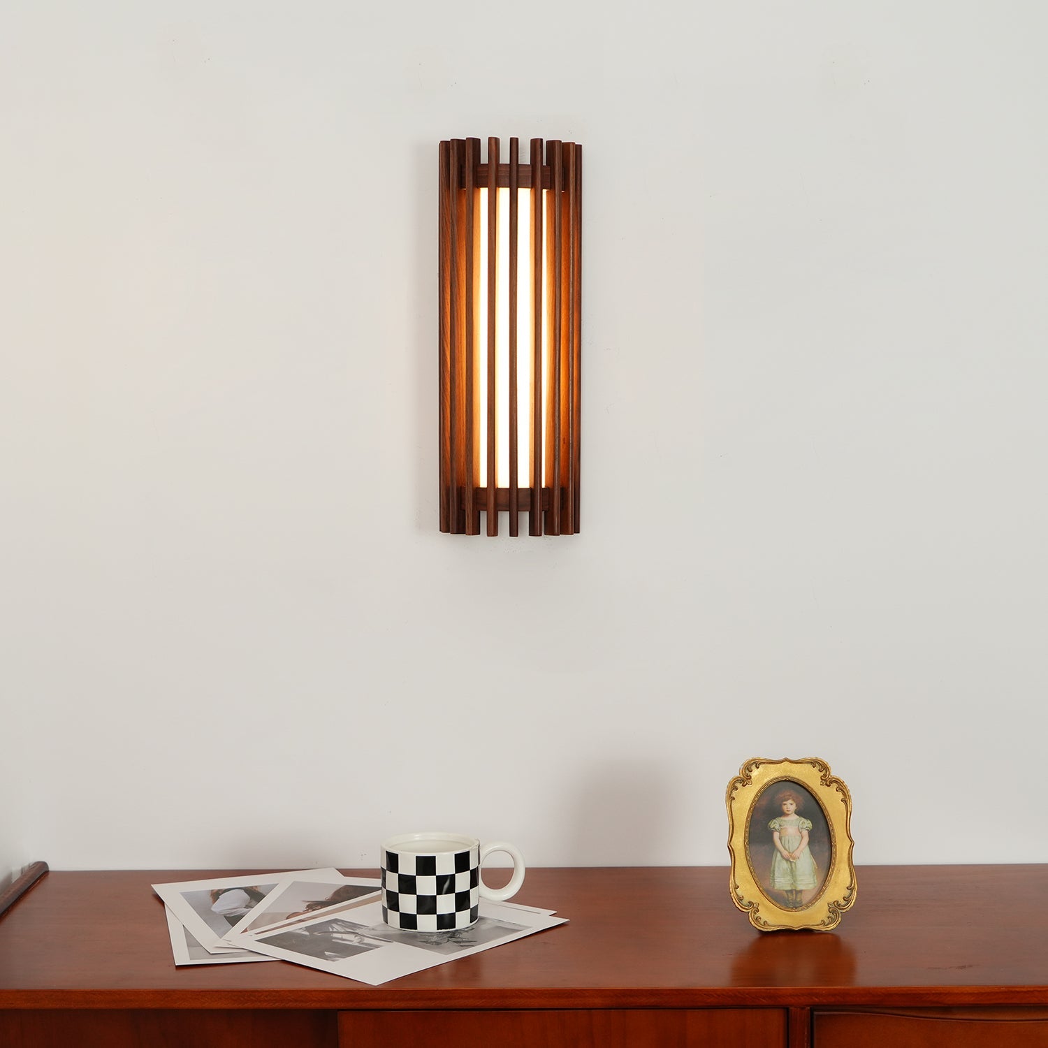 Lámpara de Pared de Nogal Regina con LED Integrado y Diseño Elegante 8