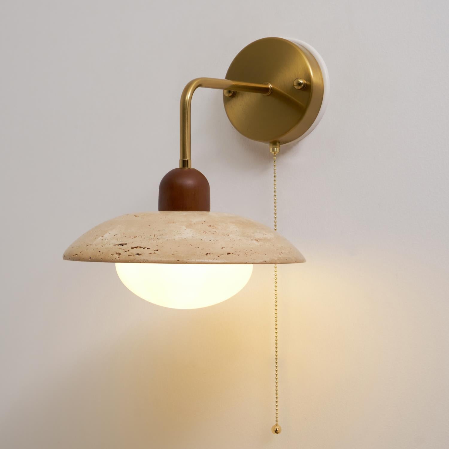 Lámpara de Pared de Travertino Amarillo con Brazo de Latón y Base de Madera 2
