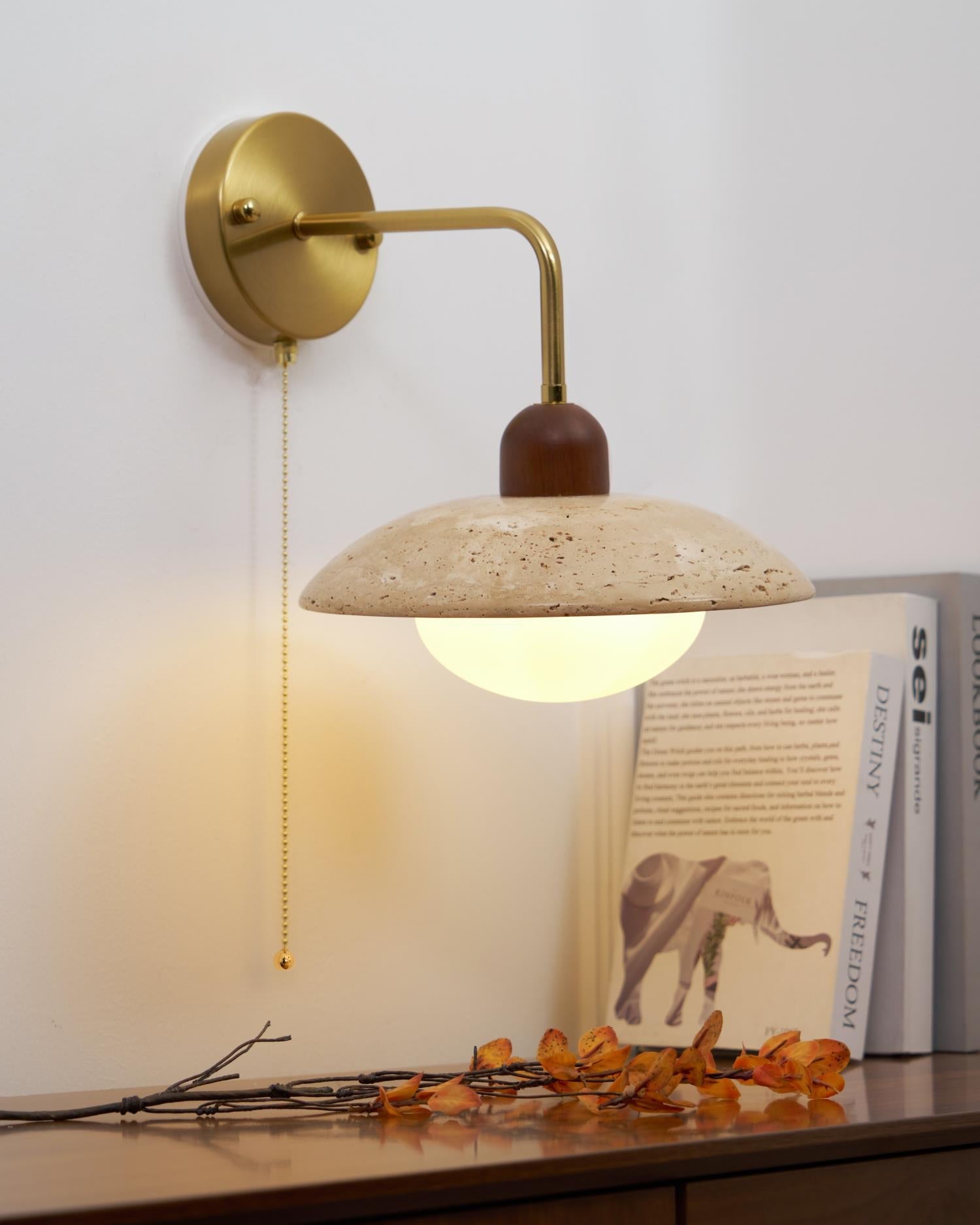 Lámpara de Pared de Travertino Amarillo con Brazo de Latón y Base de Madera 6