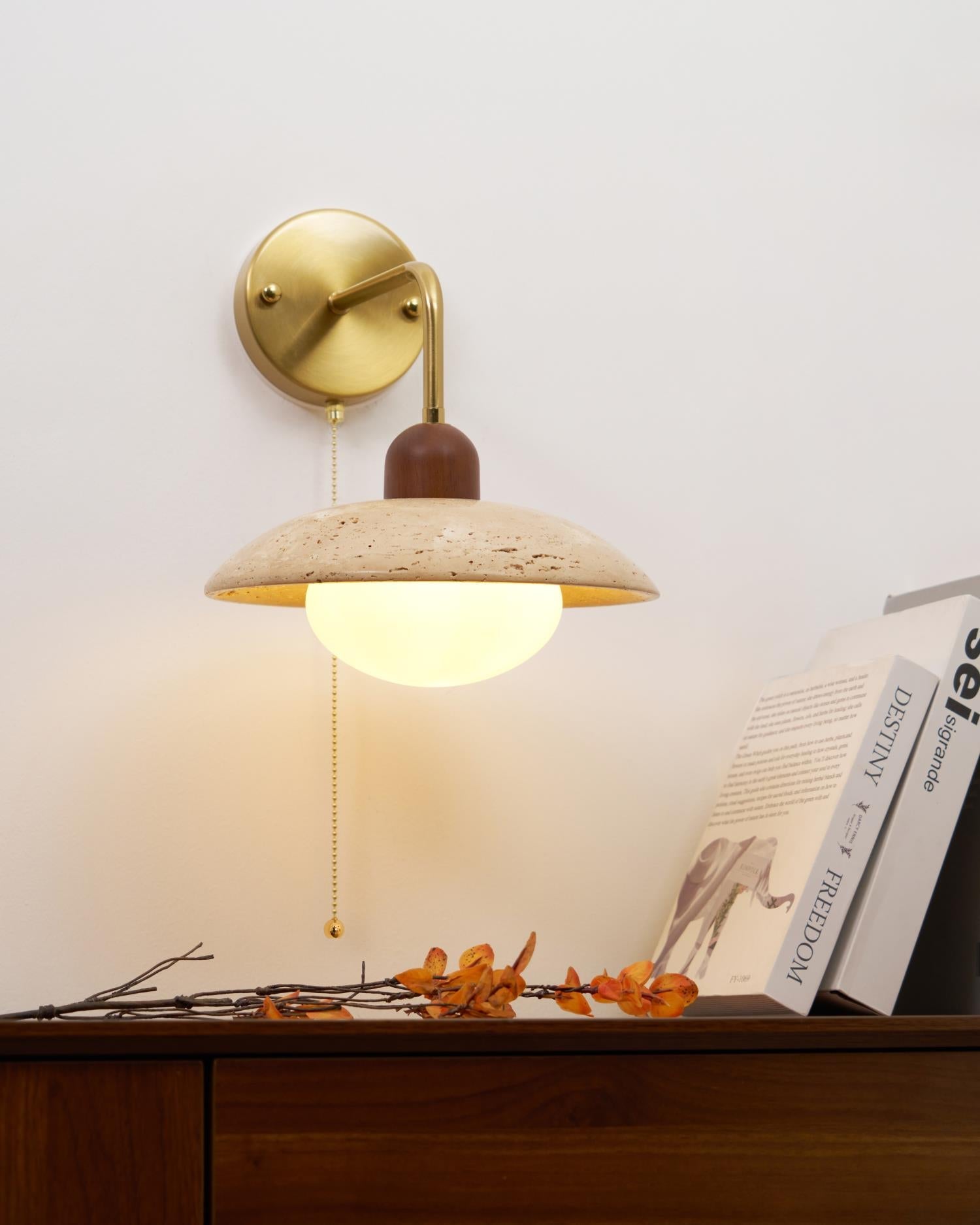 Lámpara de Pared de Travertino Amarillo con Brazo de Latón y Base de Madera 7