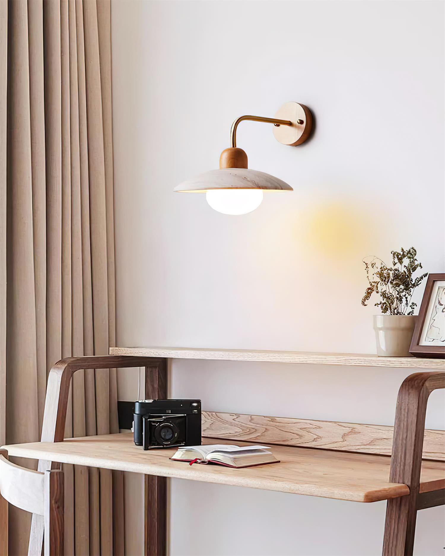 Lámpara de Pared de Travertino Amarillo con Detalles en Madera y Brazo de Latón Cepillado 6