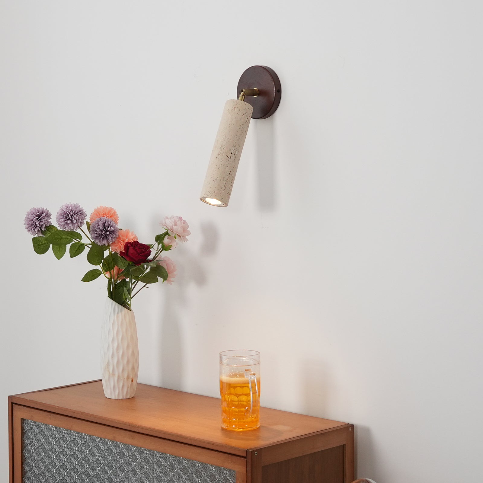 Lámpara de Pared de Travertino Mireille con Base de Madera y Metal Dorado 8