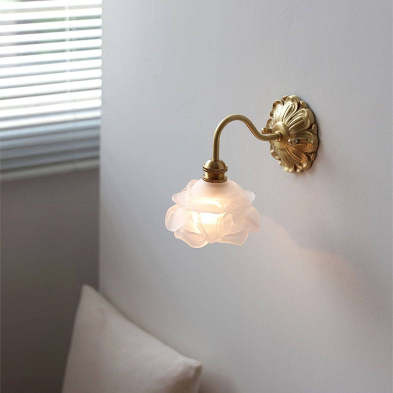 Lámpara de Pared de Vidrio Curvo con Brazo Flexible de Latón 8