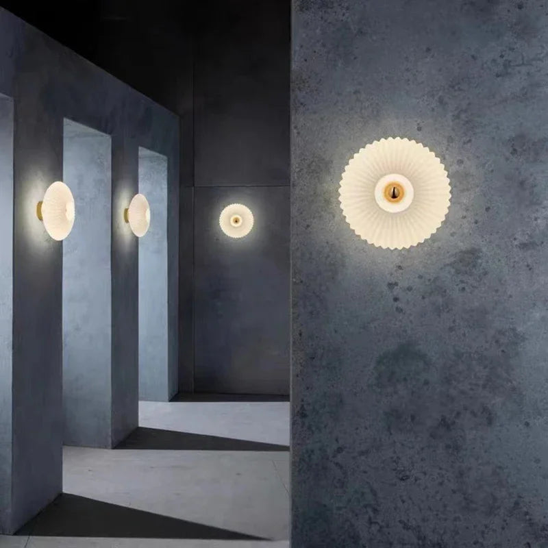 Lámpara de Pared de Vidrio Ripple – Iluminación Elegante y Cálida para Ambientes 1