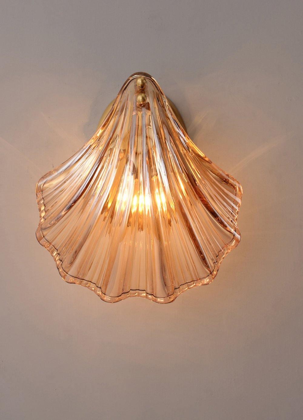 Lámpara de Pared en Forma de Concha de Bronce y Vidrio – Iluminación Náutica Elegante 7