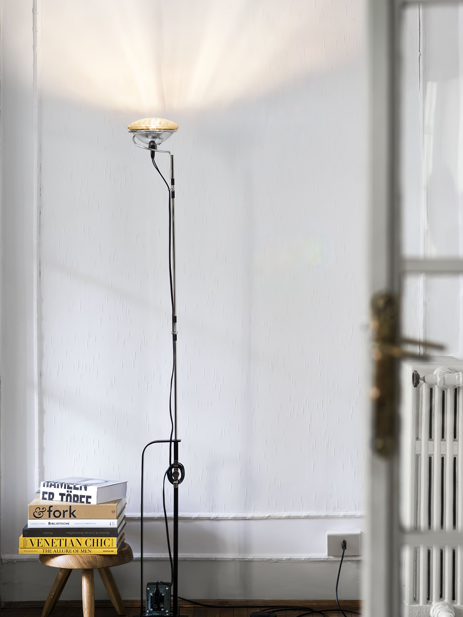 Lámpara de Pie Ajustable Moderna con Luz LED Integrada – Estilo Industrial y Color Negro para Salón 3