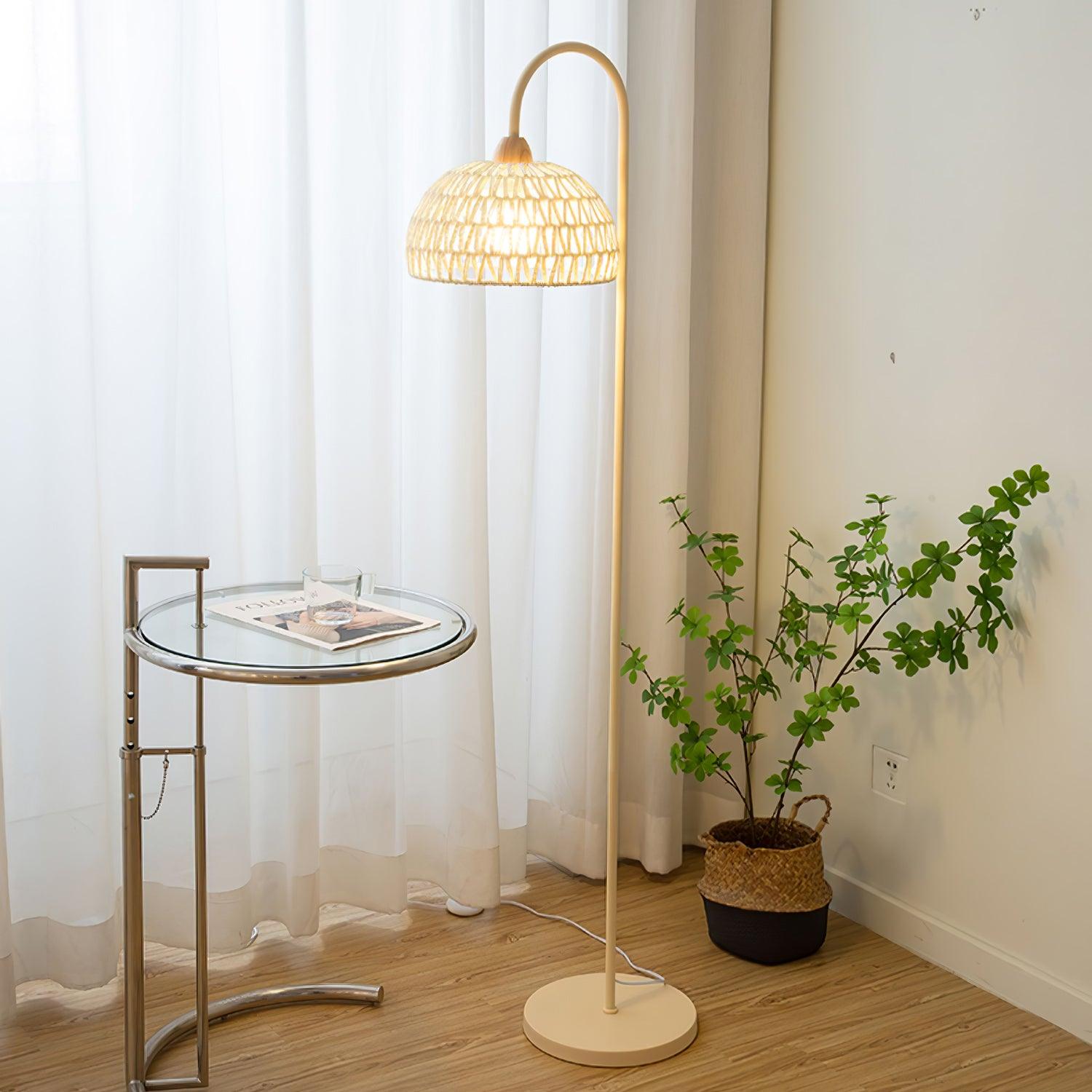 Lámpara de Pie Arco de Ratán Beige con Diseño Elegante y Moderno 2