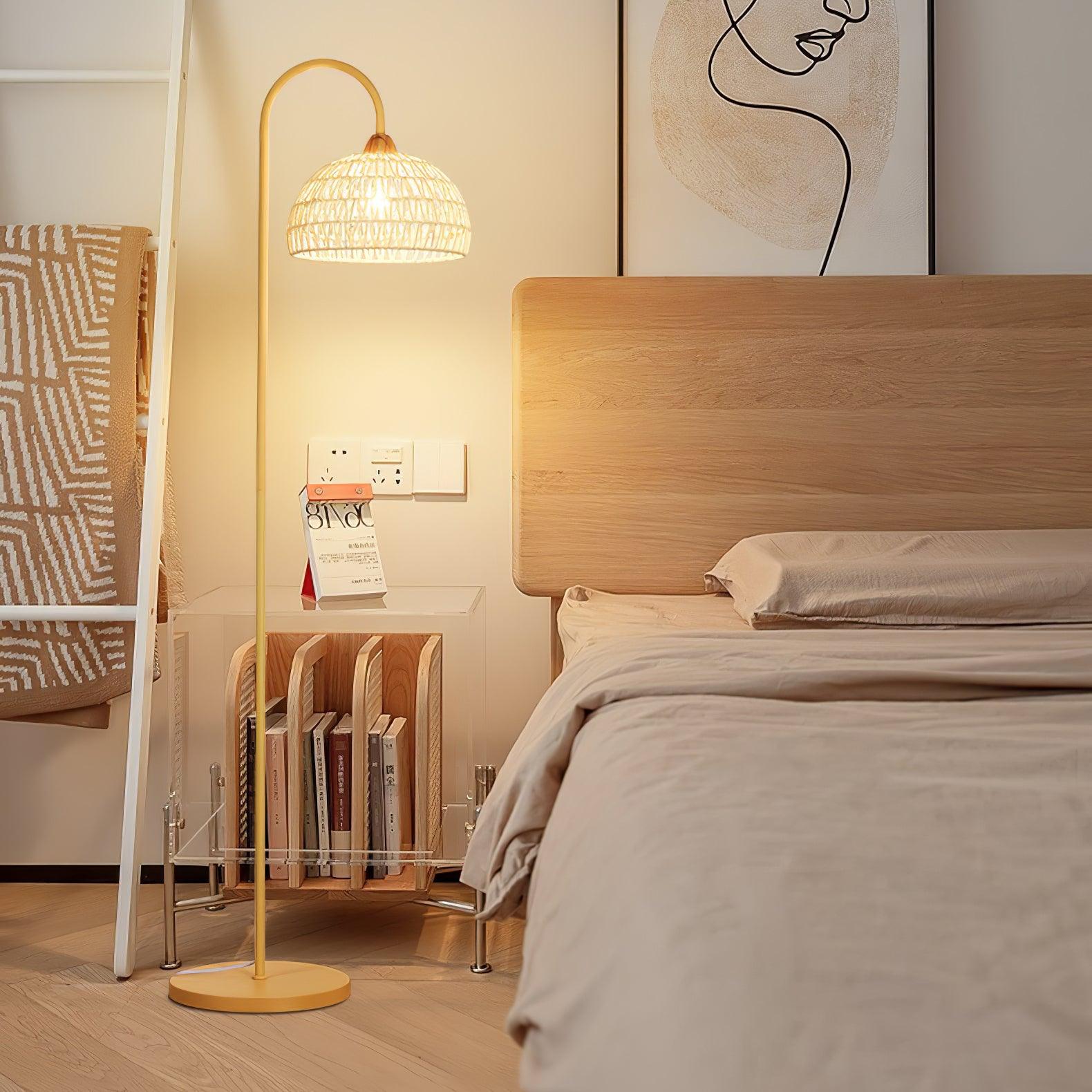 Lámpara de Pie Arco de Ratán Beige con Diseño Elegante y Moderno 3