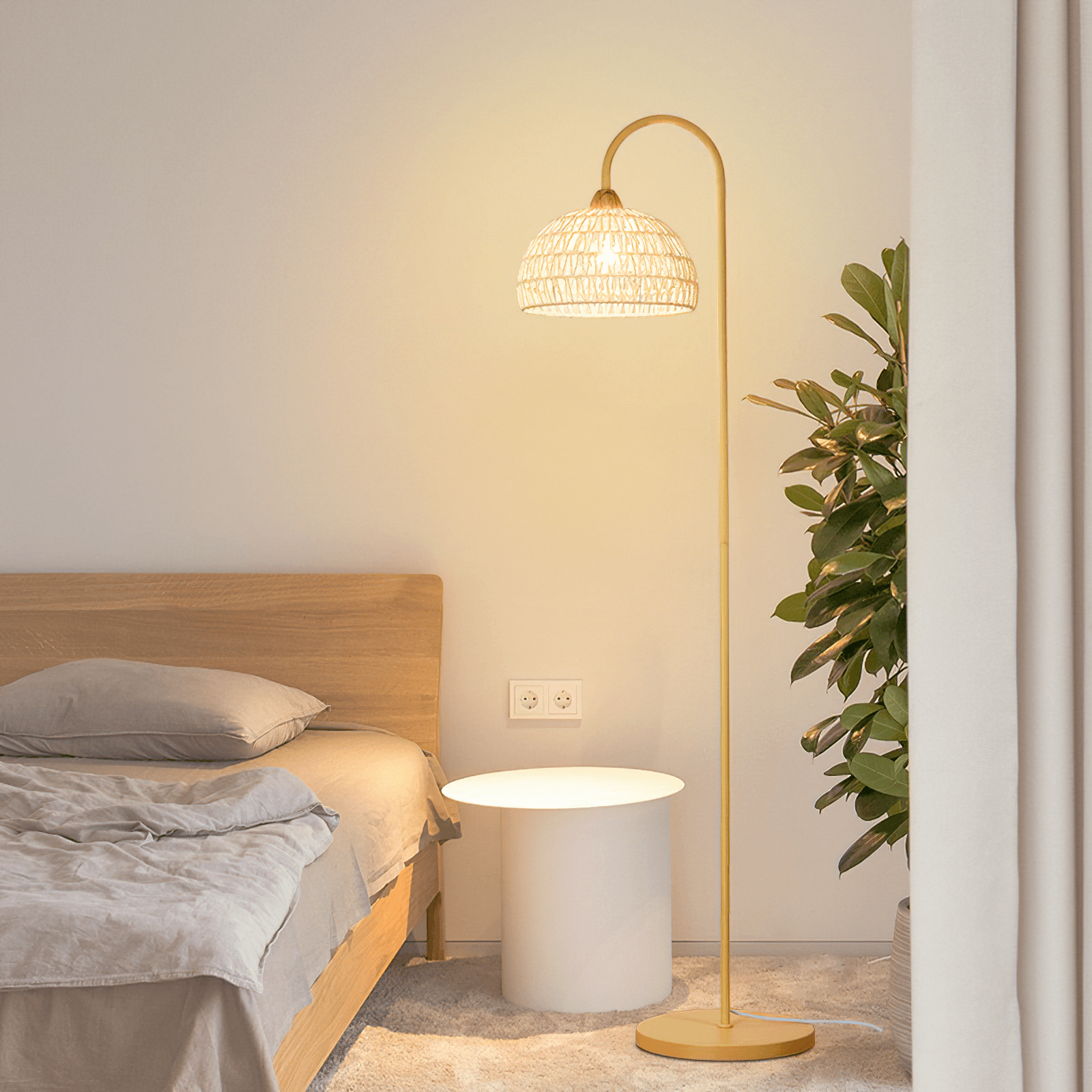 Lámpara de Pie Arco de Ratán Beige con Diseño Elegante y Moderno 8