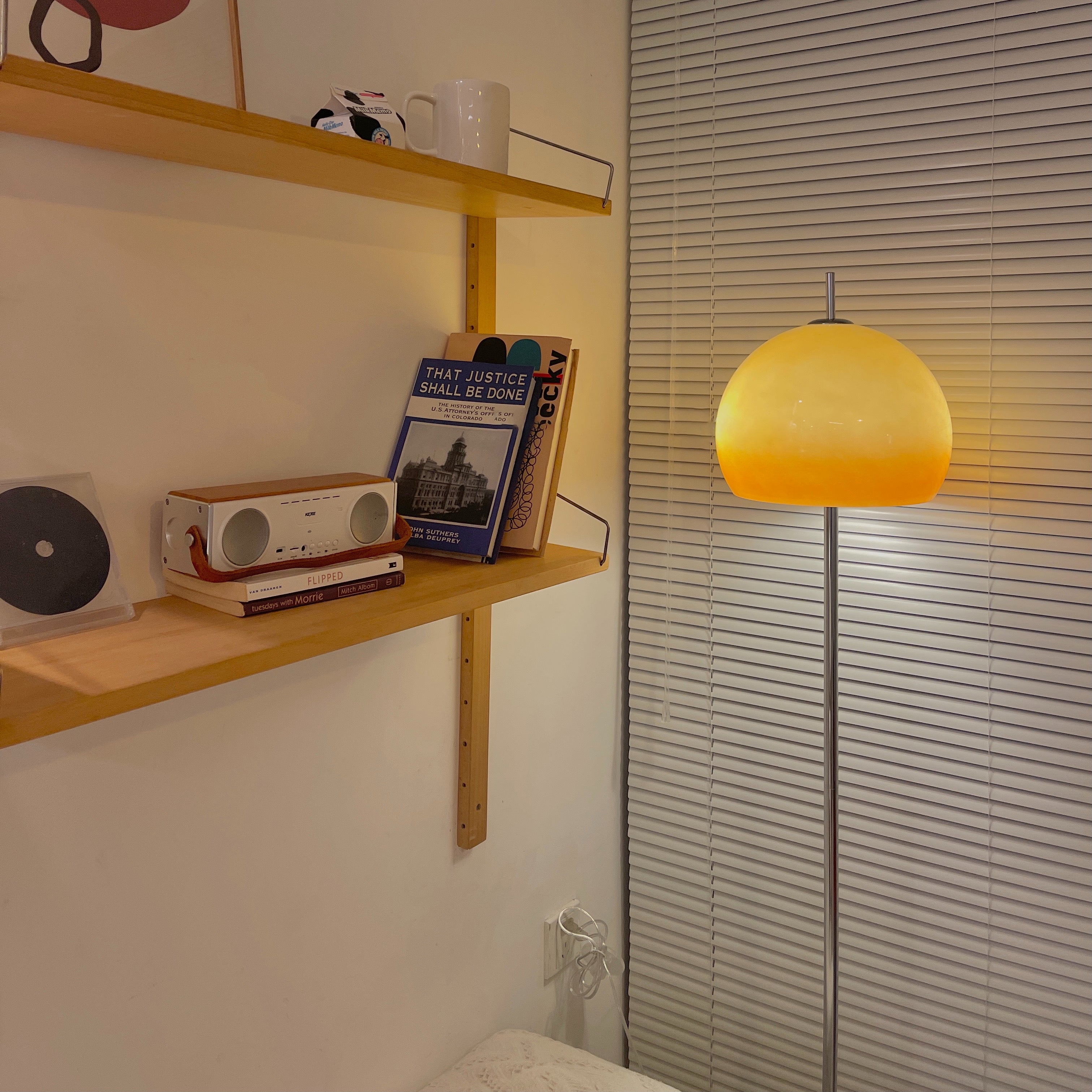 Lámpara de Pie Clásica Negra con Pantalla Marrón para Salón - Diseño Elegante y Acogedor, Ideal para Iluminar Espacios 8