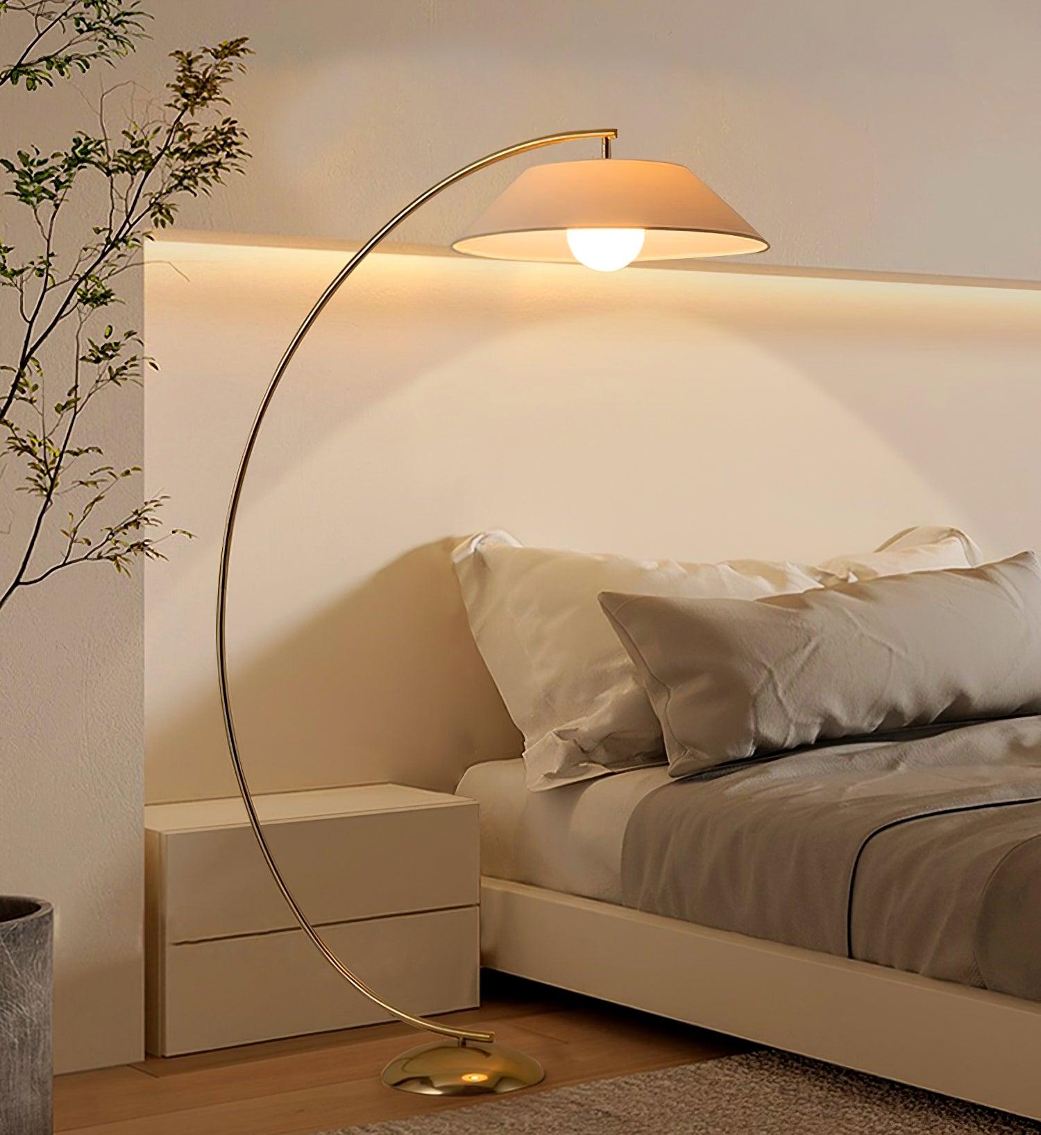 Lámpara de Pie Clásica con Pantalla de Lino Blanca y Acabado Dorado – Ideal para Interiores Modernos y Tradicionales 3