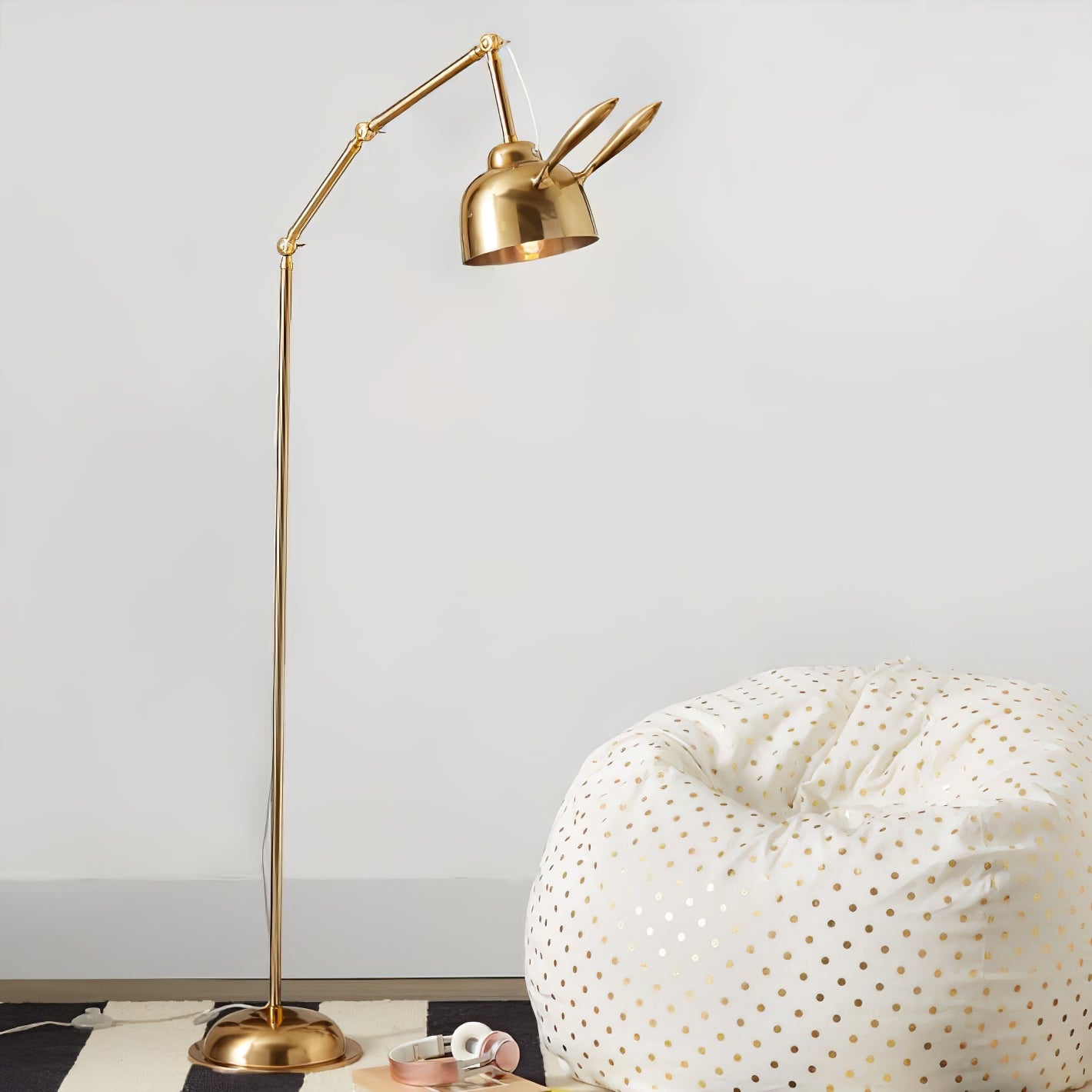 Lámpara de Pie Dorada Bunny Taak con Diseño Elegante y Divertido – 70cm de Diámetro para Salón y Espacios Modernos 1