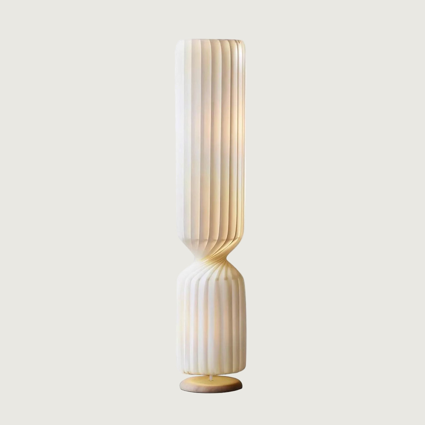 Lámpara de Pie Moderna Twist con Diseño Asimétrico y Luz LED Integrada 1
