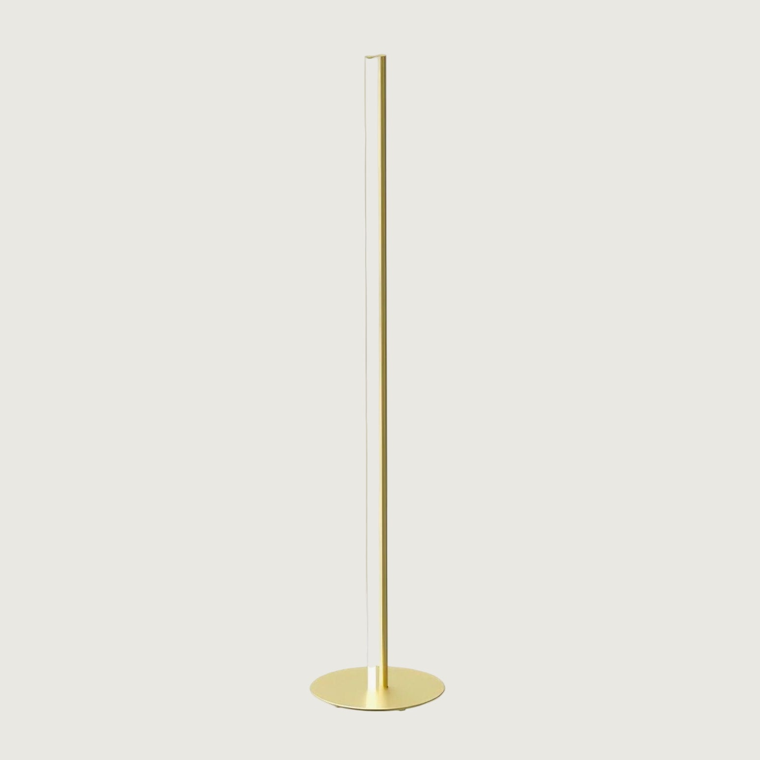 Lámpara de Pie Moderna con Luz LED Integrada y Diseño Geométrico - Acabados en Oro y Negro 1