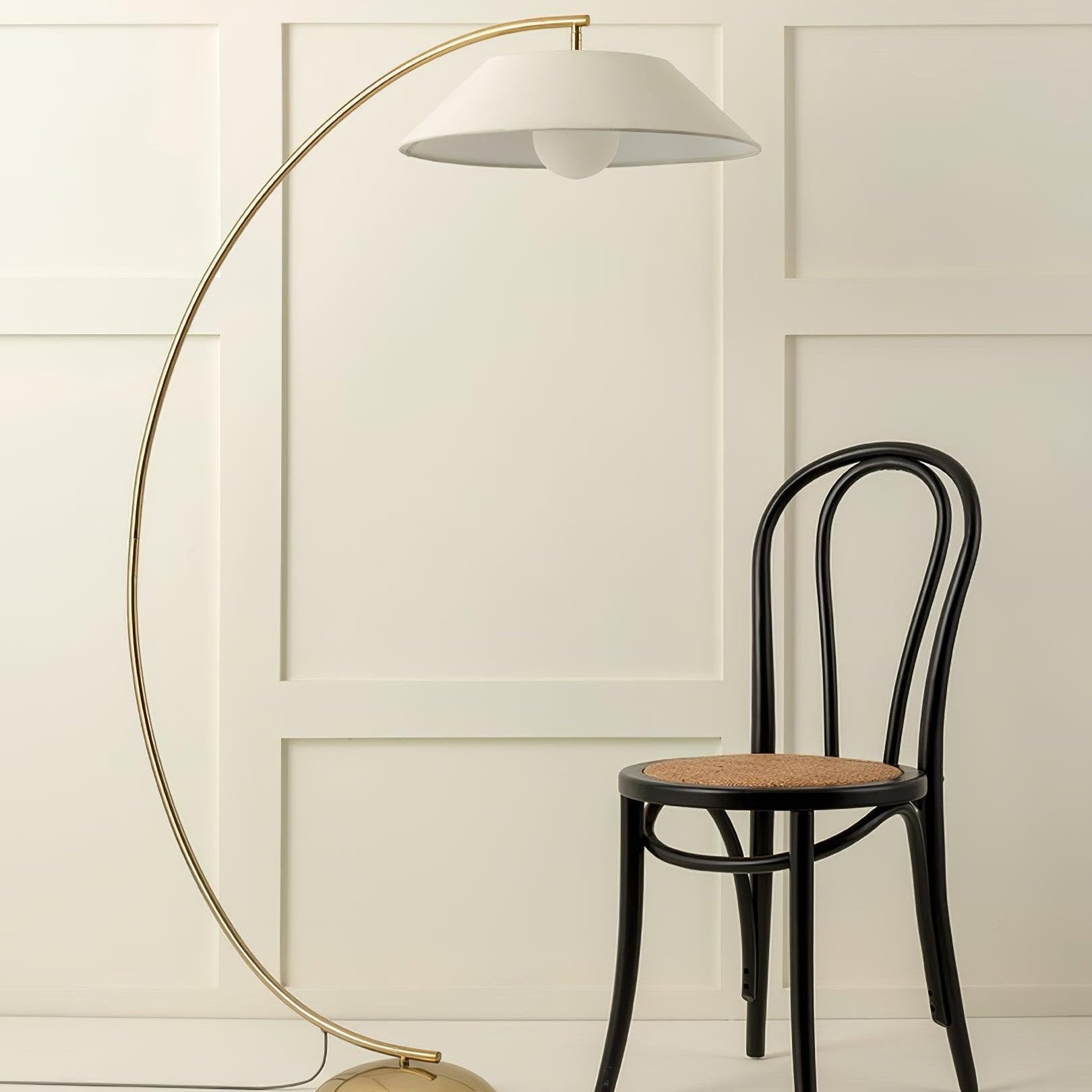 Lámpara de Pie Moderna con Pantalla de Tela y Base de Acero – Ideal para Salones y Dormitorios 4