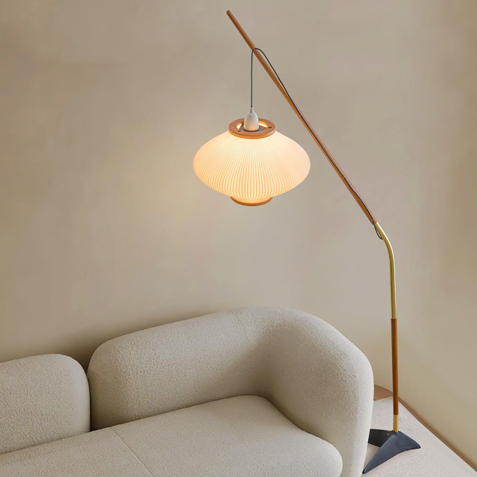 Lámpara de Pie Moderna de Brass y Madera de Fresno con Luz LED – Diseño Elegante para Interiores 4