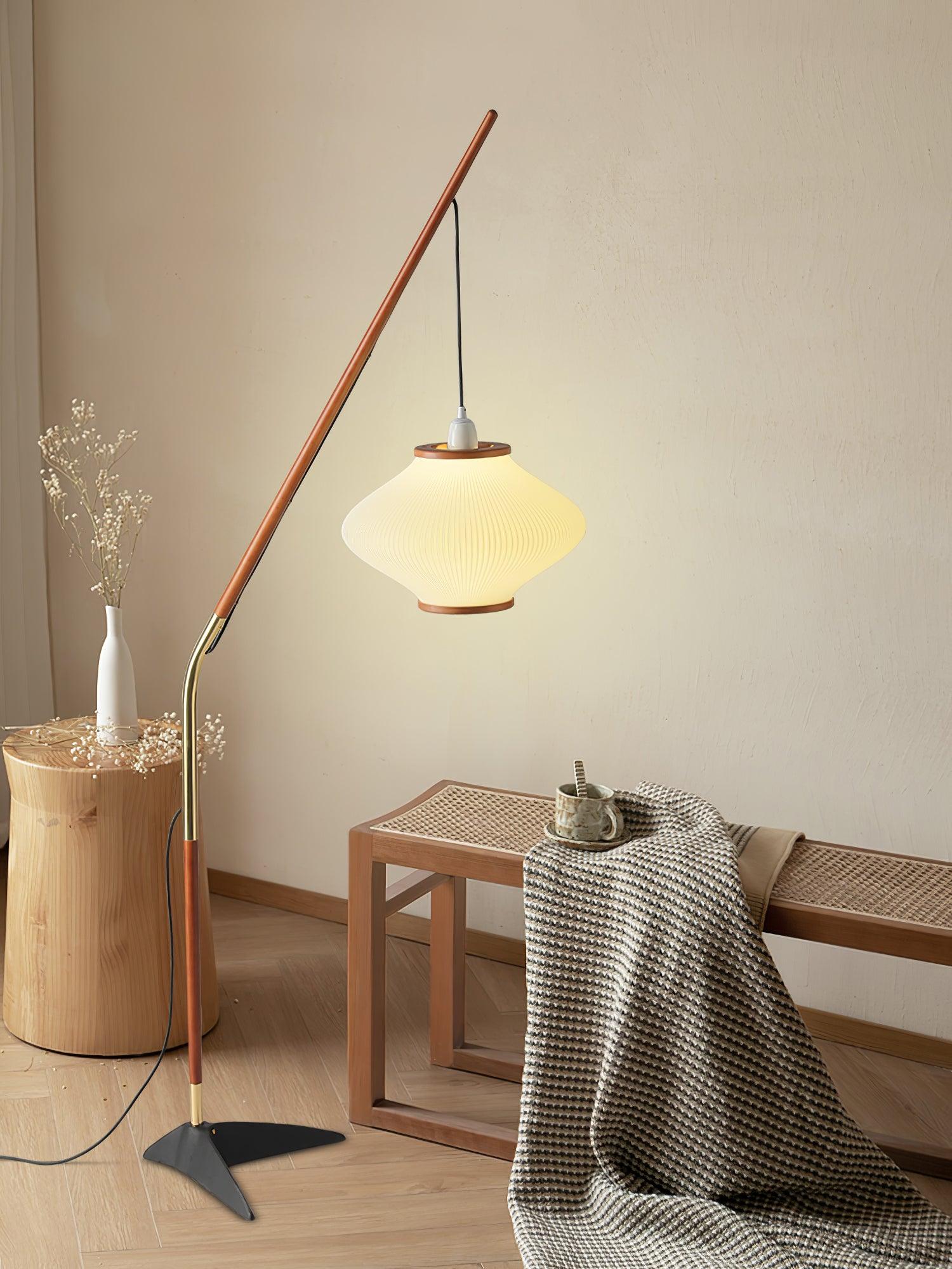Lámpara de Pie Moderna de Brass y Madera de Fresno con Luz LED – Diseño Elegante para Interiores 8