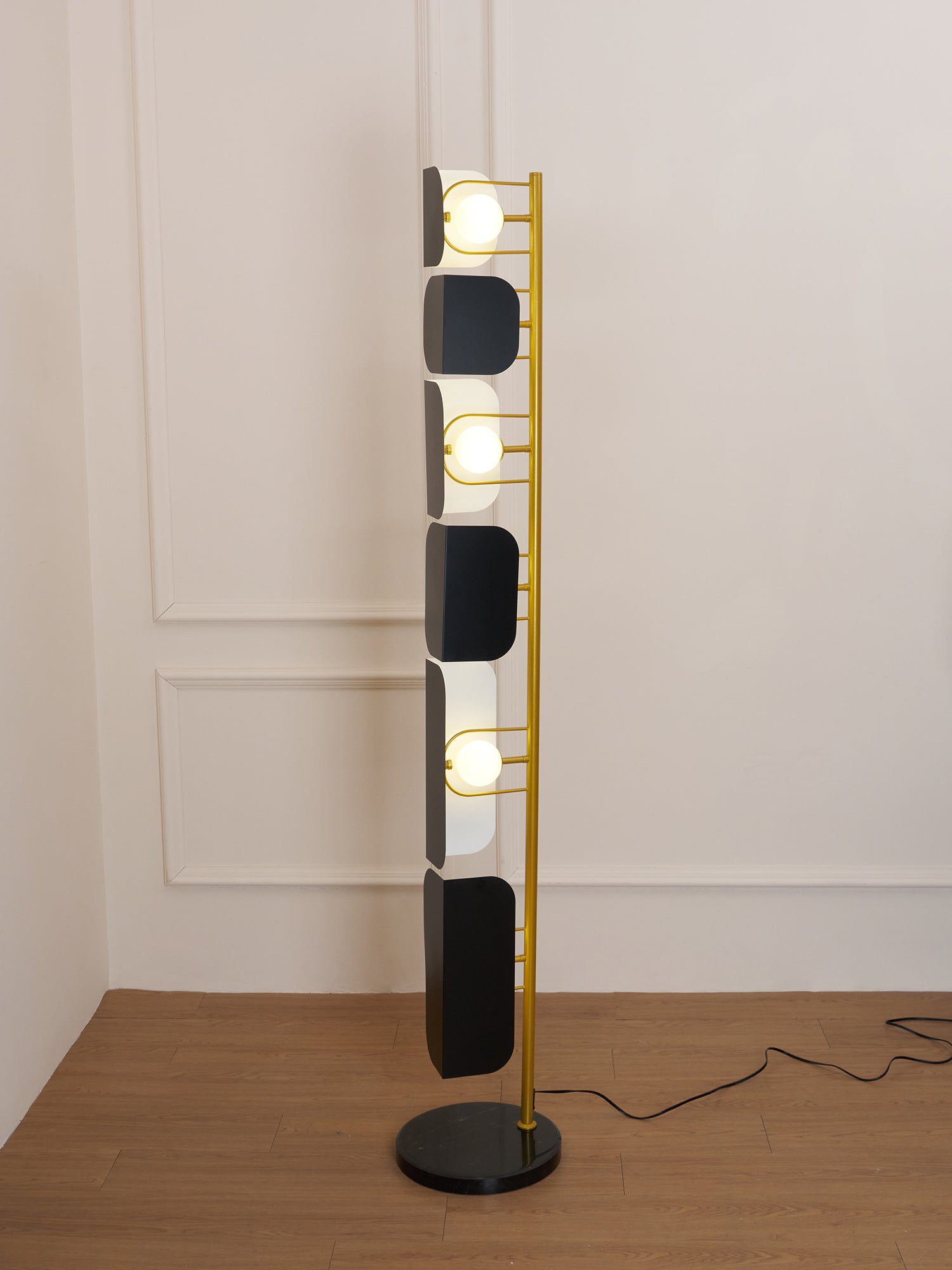 Lámpara de Pie Moderna de Metal y Mármol con Diseño Contemporáneo – 173 cm de Altura 3