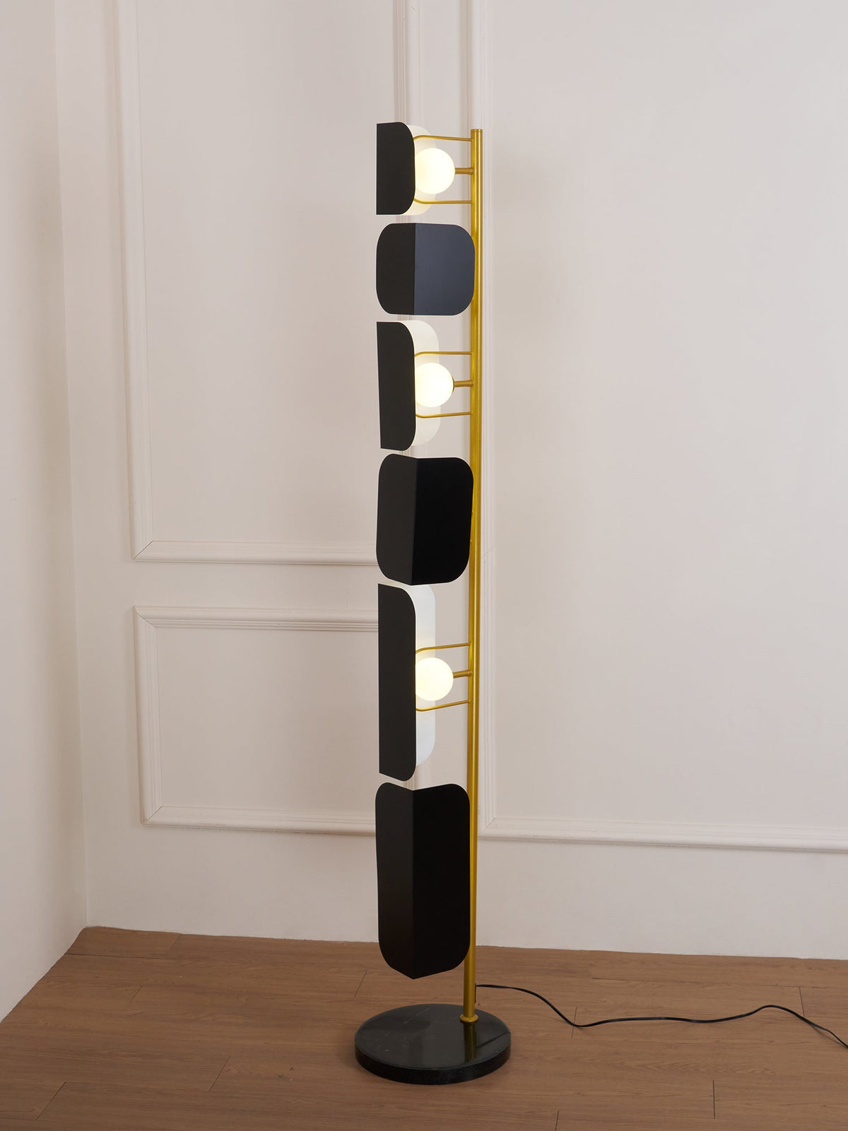 Vuric - Lámpara de Pie Moderna de Metal y Mármol con Diseño Contemporáneo – 173 cm de Altura