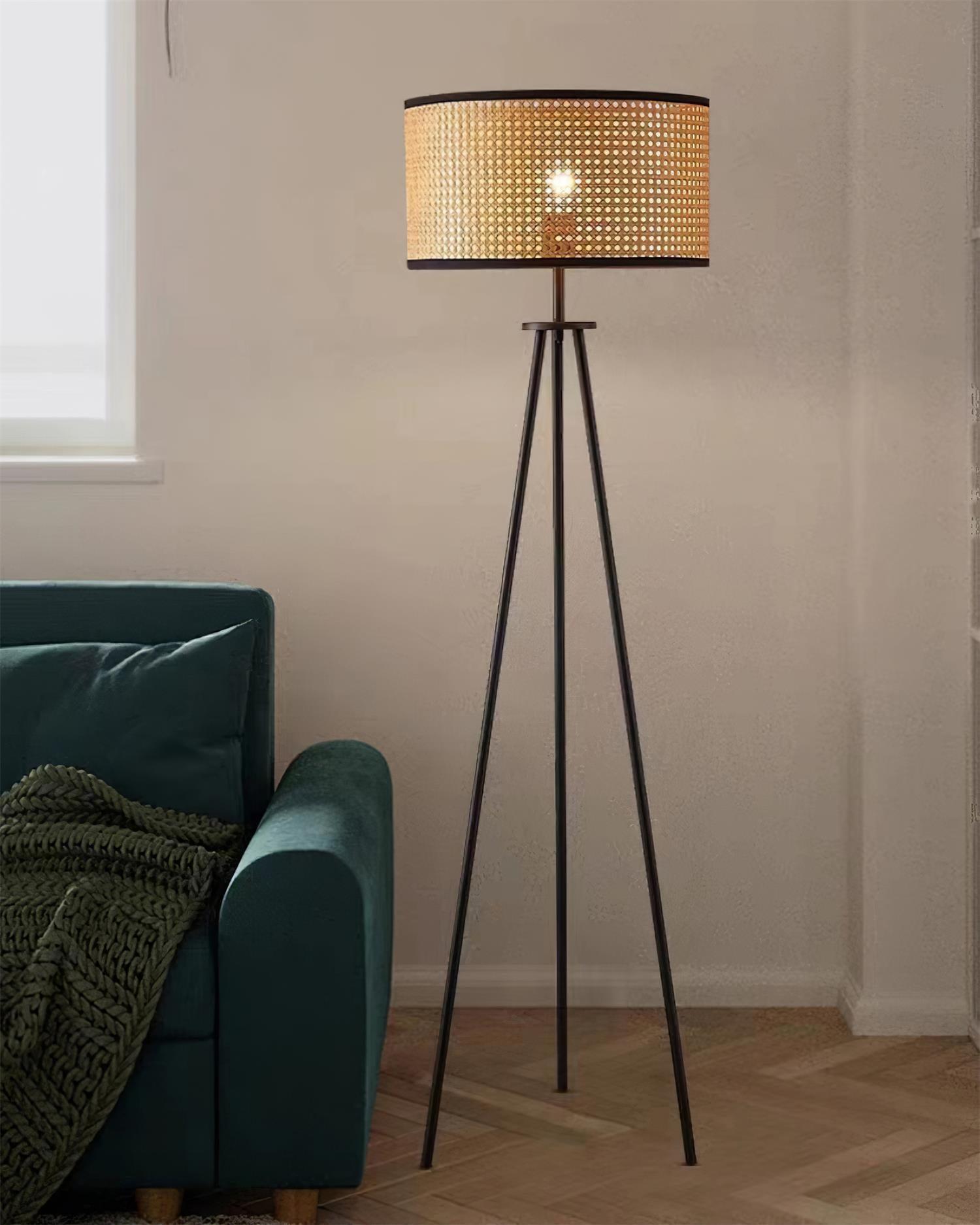 Lámpara de Pie Morenci con Pantalla de Mimbre y Diseño Minimalista – Elegante y Rústica 4