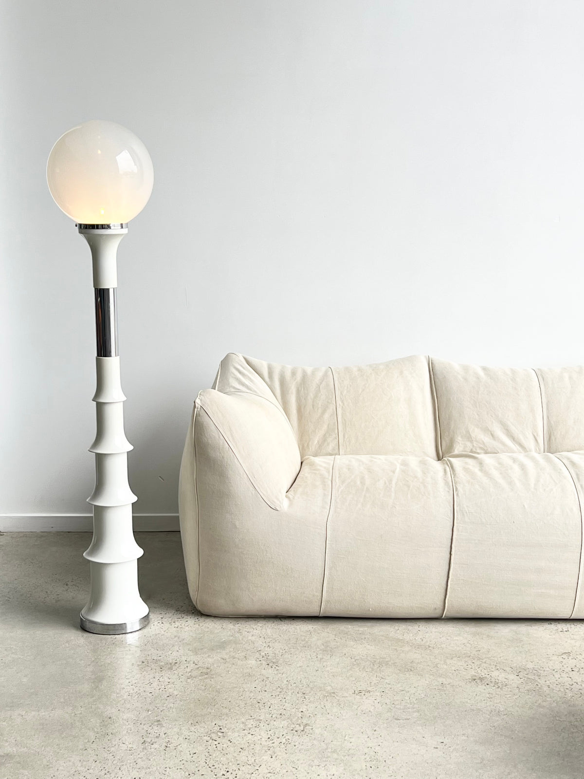 Lámpara de Pie Murano Vintage de Diseño Único con Acabado en Blanco y Cromo 5