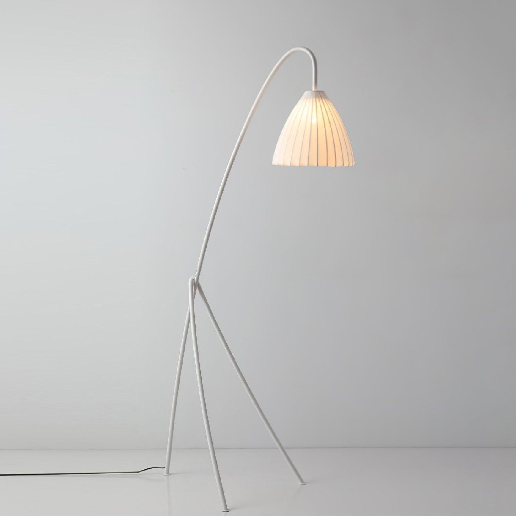 Lámpara de Pie Plisada Tove con Base Tripode – Diseño Elegante y Luz Cálida 11