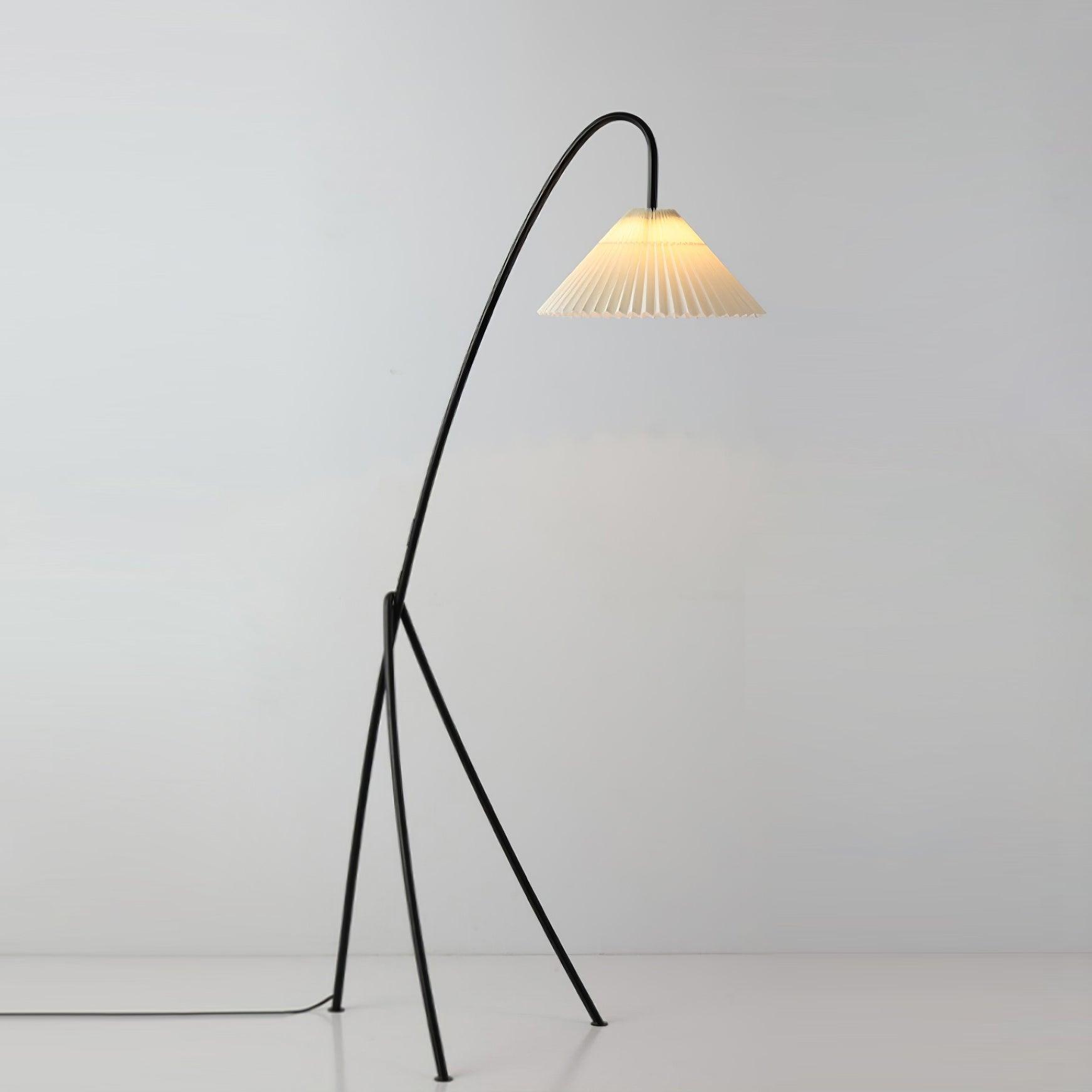 Lámpara de Pie Plisada Tove con Base Tripode – Diseño Elegante y Luz Cálida 9