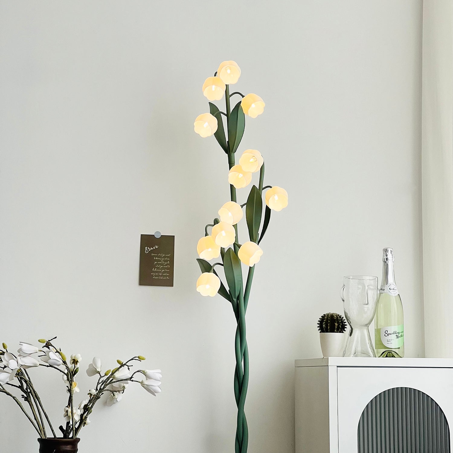 Lámpara de Pie Sara Orchid con Diseño Botánico y Luz Suave – Verde y Blanco 3
