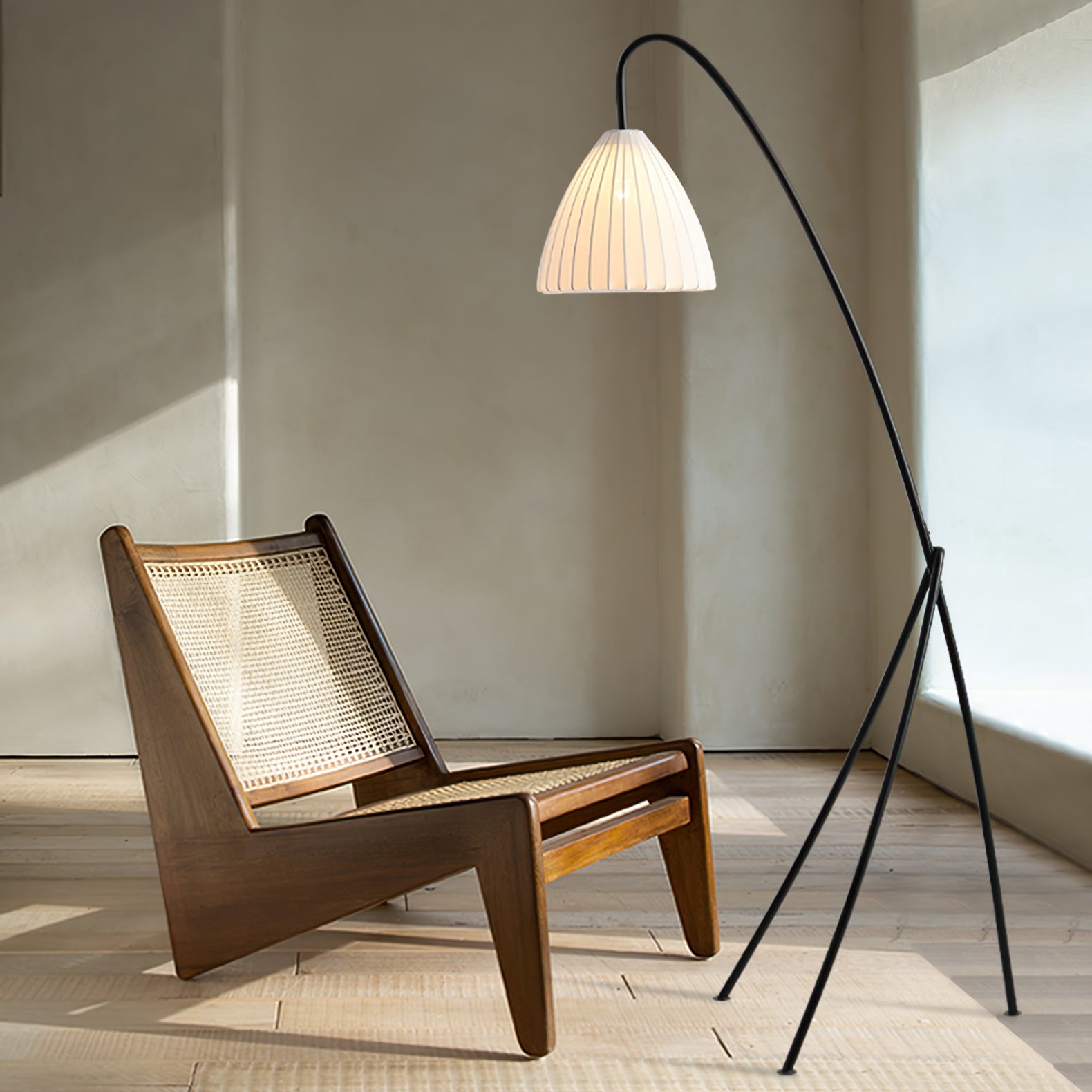 Lámpara de Pie Trípode Moderna Negra con Pantalla de Tela – Ideal para Sala y Dormitorio, Estilo Elegante y Funcional 2