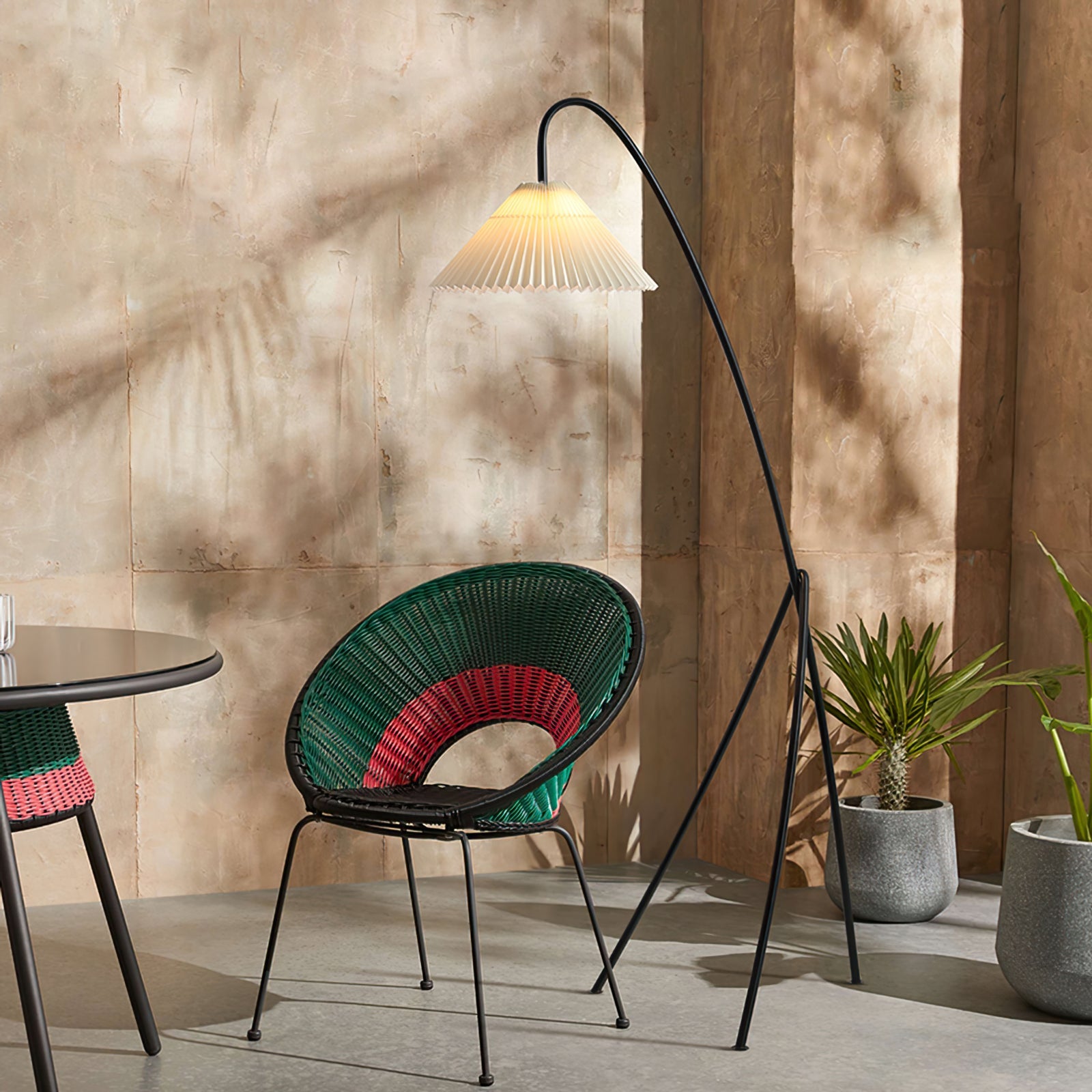 Lámpara de Pie Trípode Moderna Negra con Pantalla de Tela – Ideal para Sala y Dormitorio, Estilo Elegante y Funcional 3