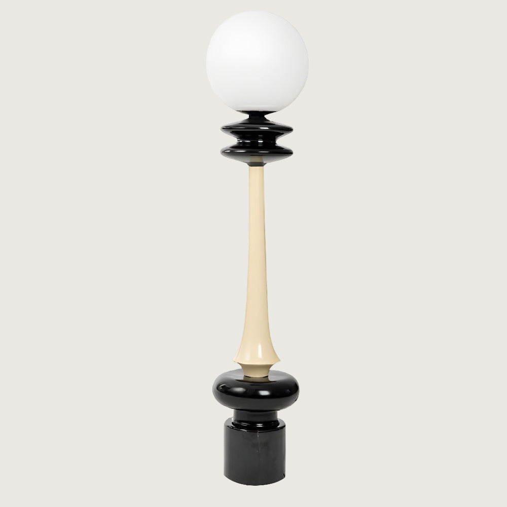 Lámpara de Pie de Diseño en Forma de Piezas de Ajedrez – Cuerpo de Resina y Acrílico, Acabado en Negro y Crema 0