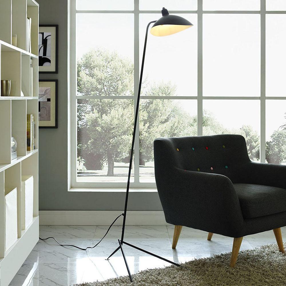 Lámpara de Pie de Tres Brazos con Diseño Escultural y Luz Direccionable – Metal y Aluminio 6