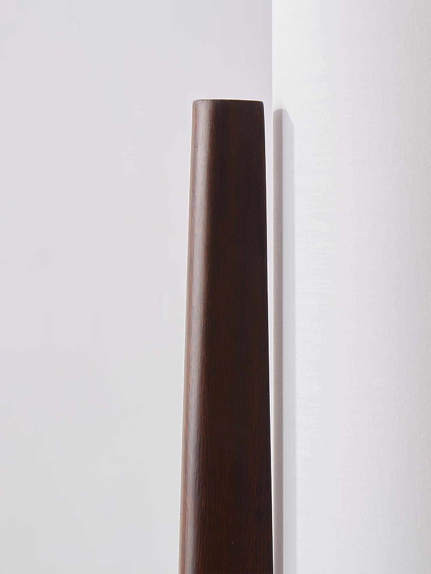 Lámpara de Suelo Zen con Base de Nogal y Pantalla de Tela – Iluminación Elegante para Interiores 5