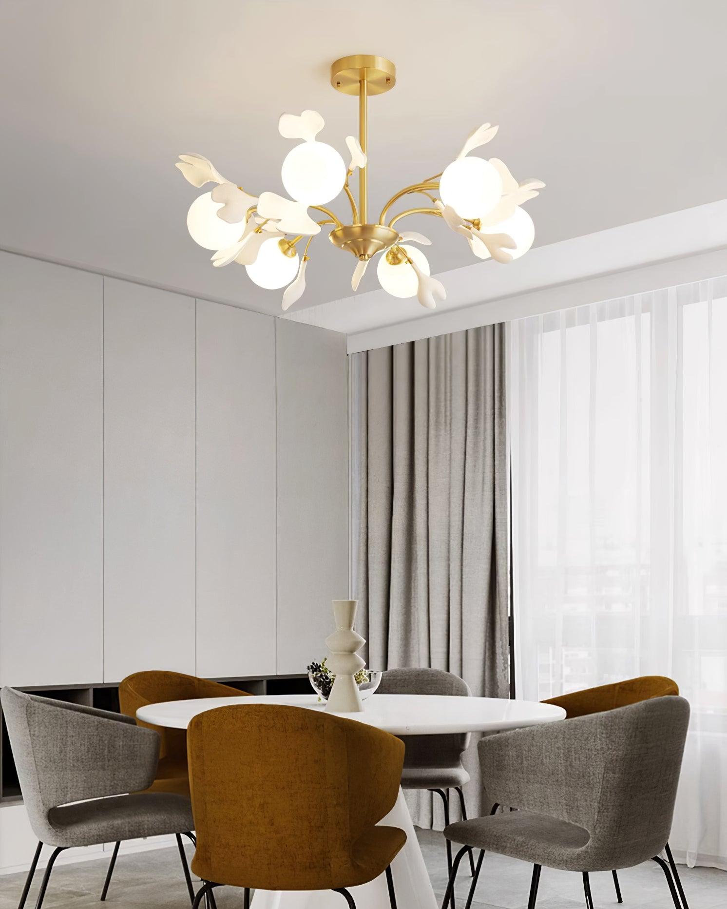 Lámpara de Techo Vico Gingko de Cristal y Latón – Elegante Chandelier con Diseño de Hojas 4