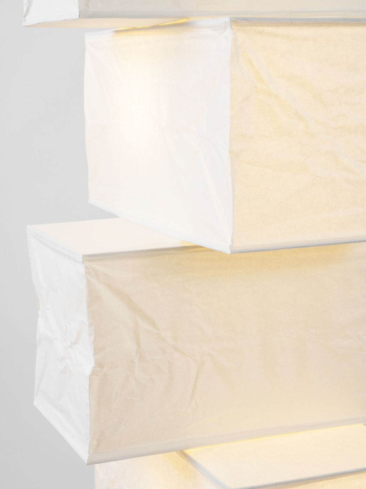 Lámpara de pie de papel Vilaura – detalle de las pantallas de papel