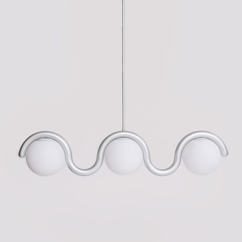 Lámpara araña lineal Bucle – plata, 3 luces · 109 cm