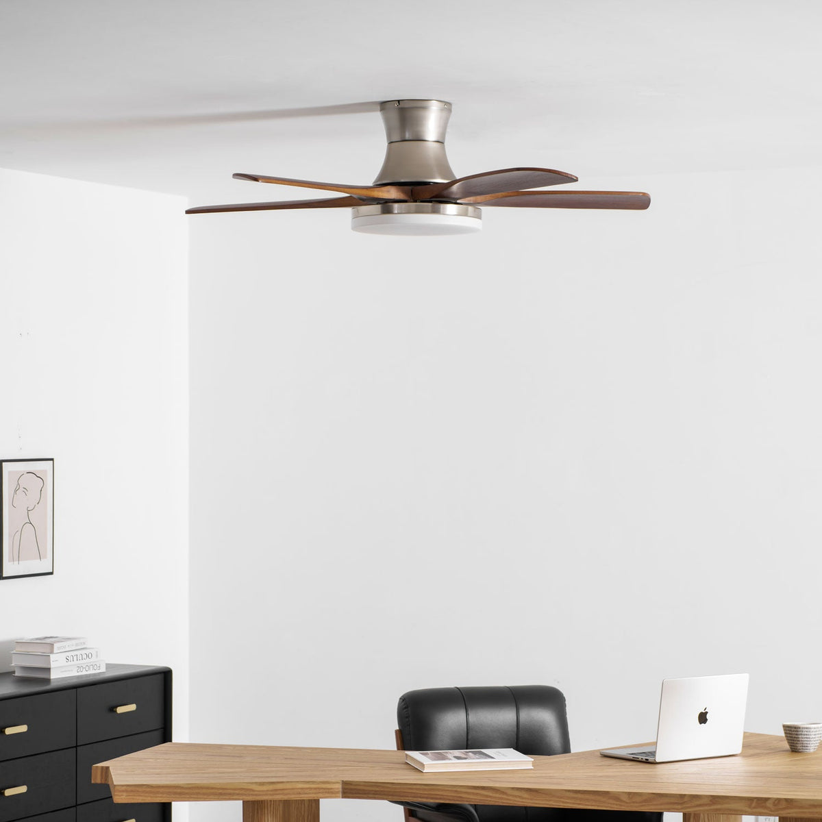 Ventilador de techo con luz Lorenta en un salón luminoso – imagen 17