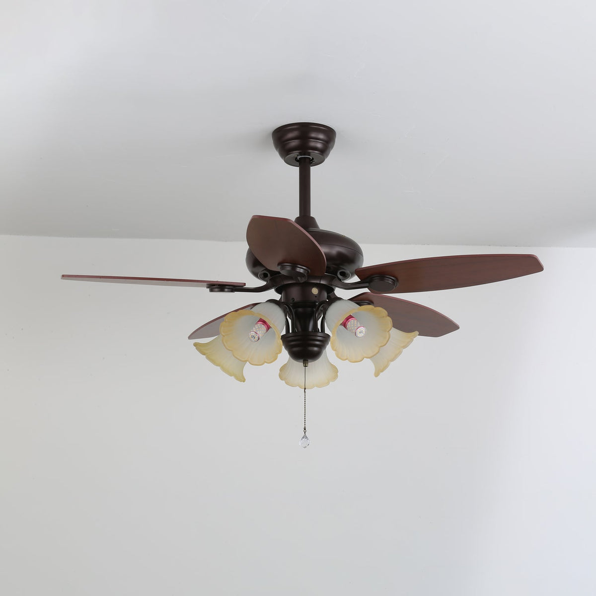 Ventilador de techo con luz Ambela en un comedor acogedor – imagen 17