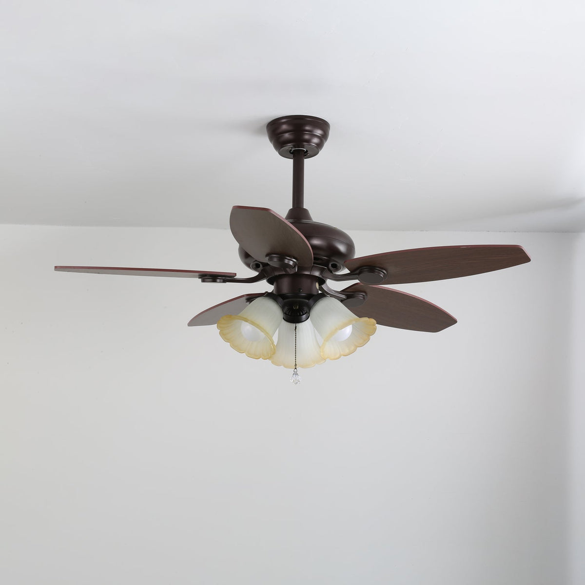 Ventilador de techo con luz Ambela en un comedor acogedor – imagen 21