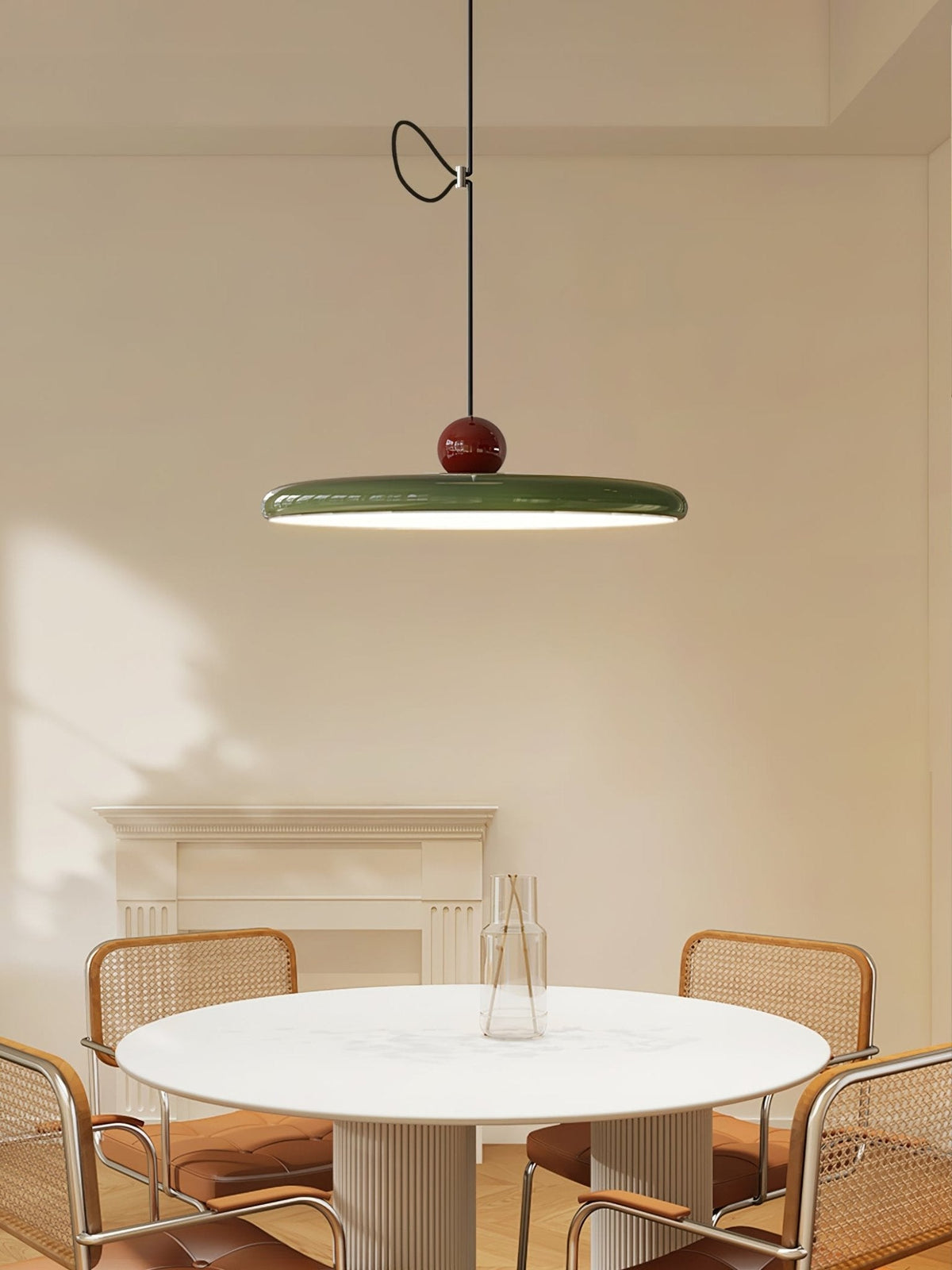 Lámpara colgante con brazo articulado Basela sobre una mesa de comedor – imagen 14