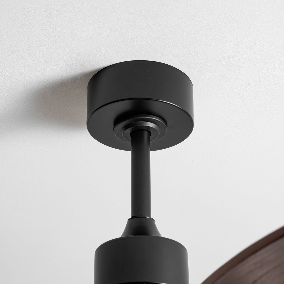 Ventilador de techo con luz Lotara en un salón acogedor – imagen 33