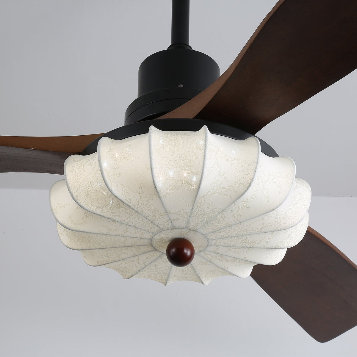 Ventilador de techo con luz Lotara en un salón acogedor – imagen 23