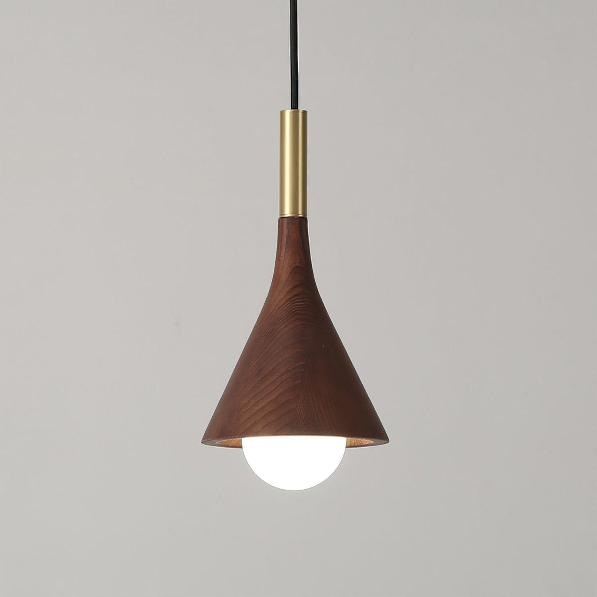 Lámpara colgante de madera Gonela – negra de cerca