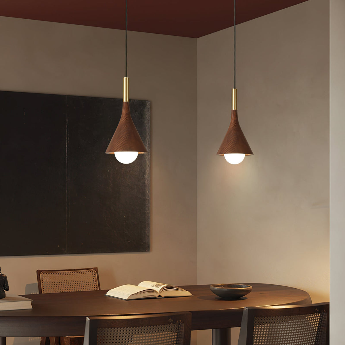 Lámpara colgante de madera Gonela sobre una mesa de comedor – imagen 7