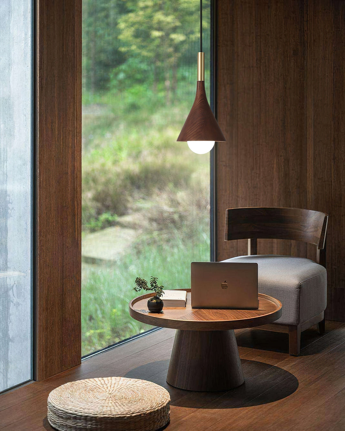 Lámpara colgante de madera Gonela sobre una mesa de comedor – imagen 8