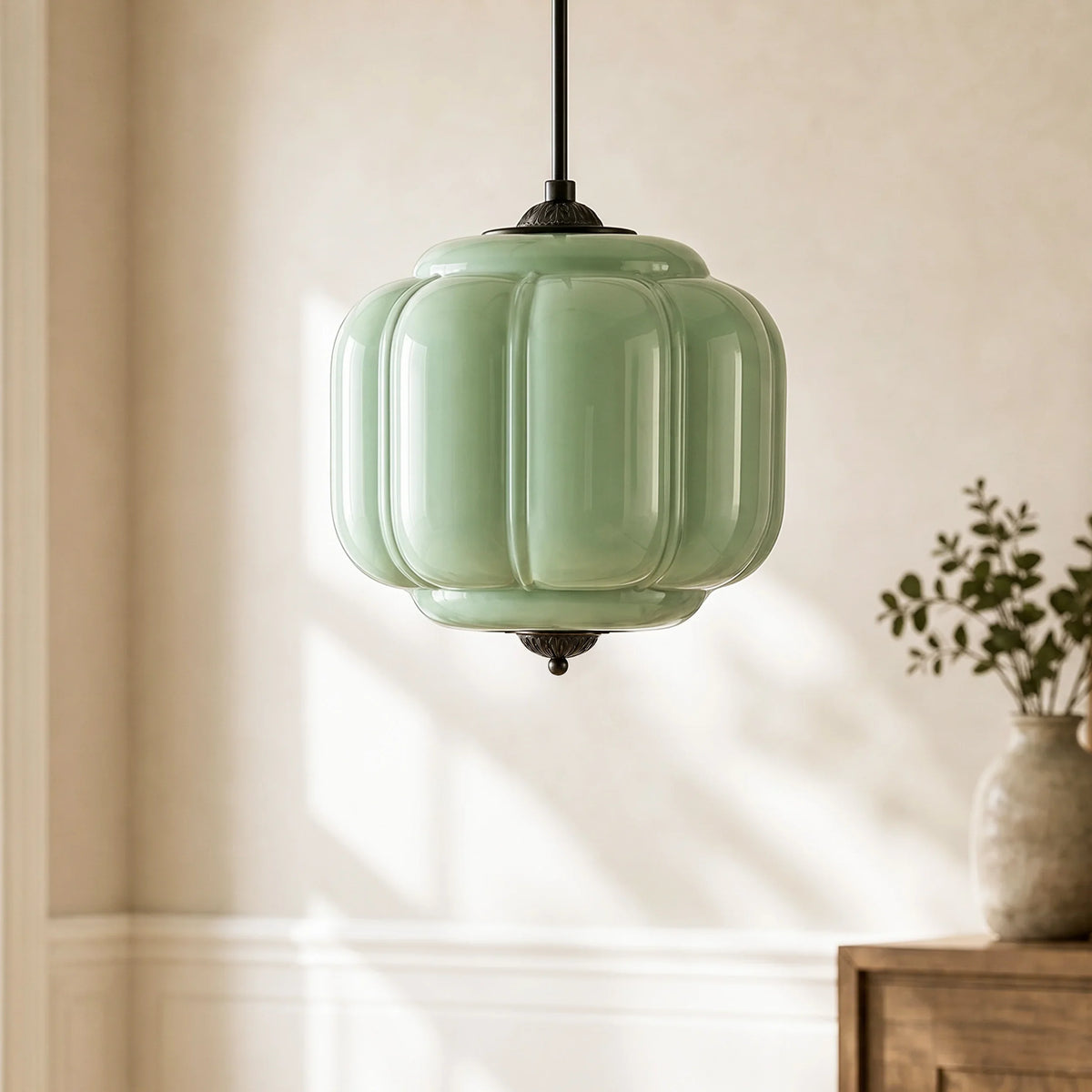 Lámpara colgante vintage de cristal Zapela sobre una isla de cocina – imagen 20